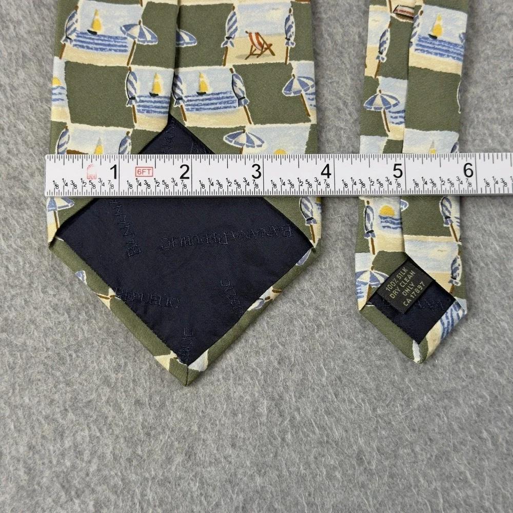 Vintage Banana Republic Silk Tie Made Italy Beach Sailboat Umbrella 57x3.75